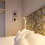 Cozy 1st Floor Flat Chiado District With Balconies And Ac 19th Century Building 公寓 Lisboa