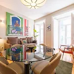 Cozy 1st Floor Flat Chiado District With Balconies And Ac 19th Century Building 公寓