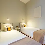 Cozy 1st Floor Flat Chiado District With Balconies And Ac 19th Century Building 公寓 Lisboa