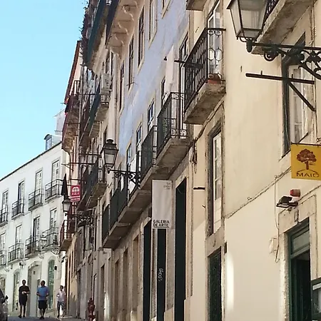 Cozy 1st Floor Flat Chiado District With Balconies And Ac 19th Century Building
