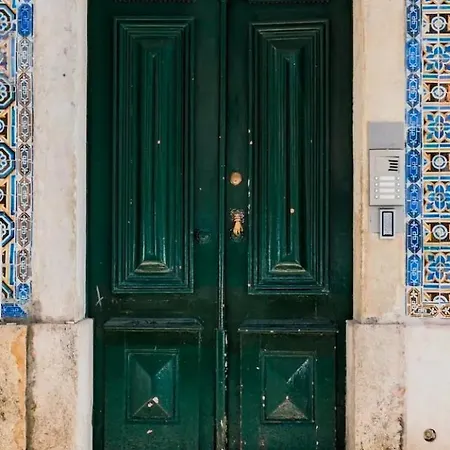 Cozy 1st Floor Flat Chiado District With Balconies&ac 19th Century Building Apartament *