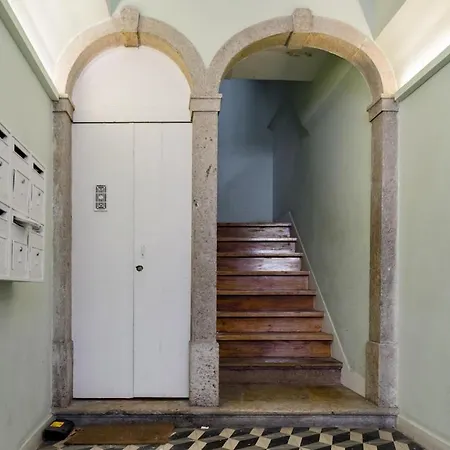 Cozy 1st Floor Flat Chiado District With Balconies&ac 19th Century Building