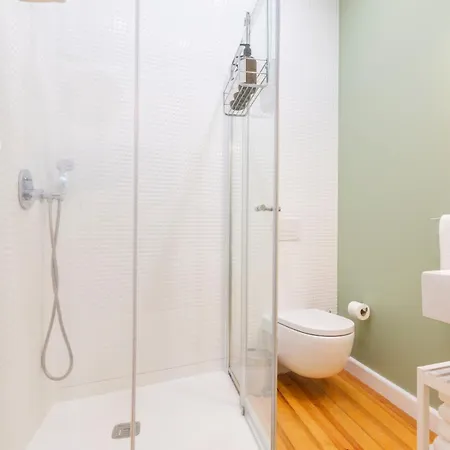 Cozy 1st Floor Flat Chiado District With Balconies And Ac 19th Century Building Apartamento Lisboa