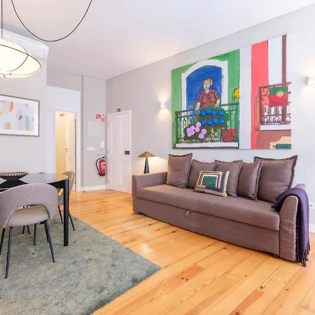 Cozy 1st Floor Flat Chiado District With Balconies&ac 19th Century Building *