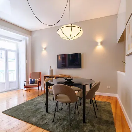 Cozy 1st Floor Flat Chiado District With Balconies&ac 19th Century Building *