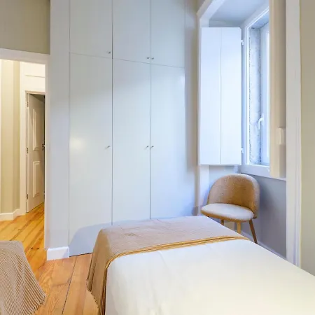 Cozy 1st Floor Flat Chiado District With Balconies&ac 19th Century Building Apartament