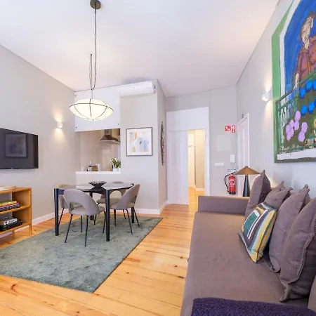 Cozy 1st Floor Flat Chiado District With Balconies&ac 19th Century Building