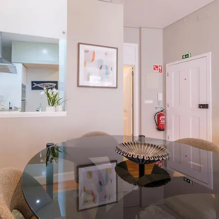 Cozy 1st Floor Flat Chiado District With Balconies&ac 19th Century Building Apartament *