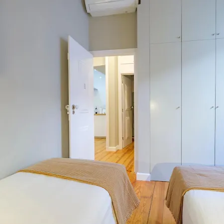 Cozy 1st Floor Flat Chiado District With Balconies&ac 19th Century Building Apartament *