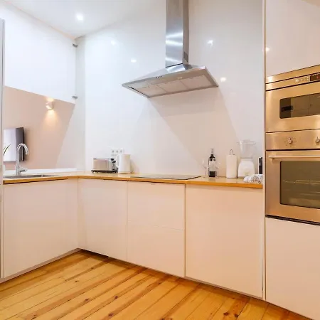 Cozy 1st Floor Flat Chiado District With Balconies&ac 19th Century Building Apartament