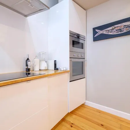 Cozy 1st Floor Flat Chiado District With Balconies And Ac 19th Century Building Apartamento Lisboa