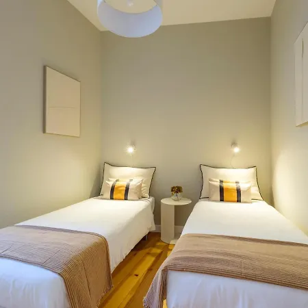 Cozy 1st Floor Flat Chiado District With Balconies&ac 19th Century Building *