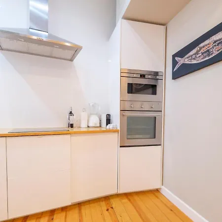 Cozy 1st Floor Flat Chiado District With Balconies&ac 19th Century Building *