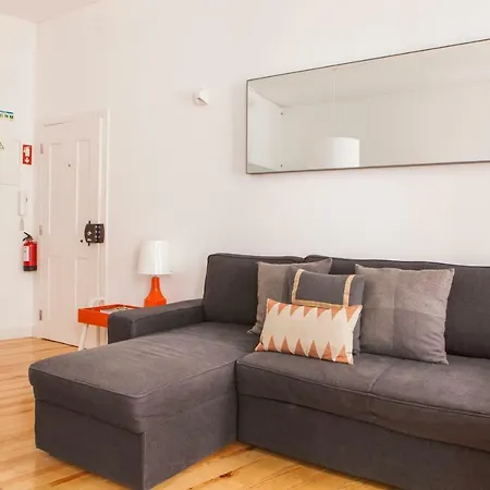 Apartman Cozy 1st Floor Flat Chiado District With Balconies And Ac 19th Century Building Lisboa