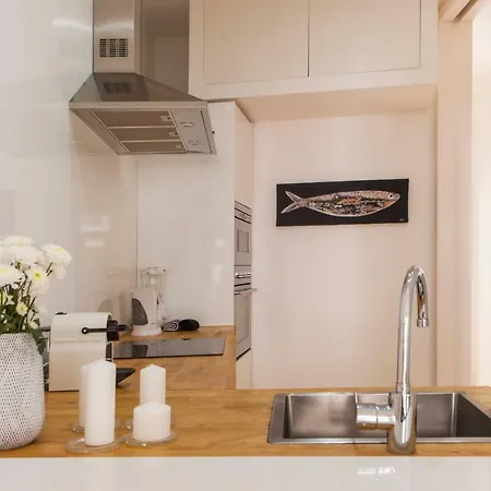 Cozy 1st Floor Flat Chiado District With Balconies And Ac 19th Century Building Apartman