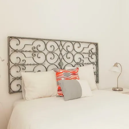 Apartman Cozy 1st Floor Flat Chiado District With Balconies And Ac 19th Century Building