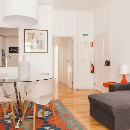 Cozy 1st Floor Flat Chiado District With Balconies And Ac 19th Century Building Lisboa