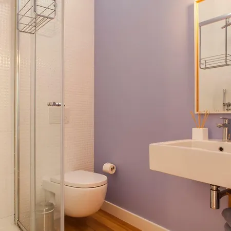 Cozy 1st Floor Flat Chiado District With Balconies And Ac 19th Century Building Lisboa