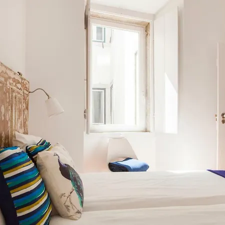 Cozy 1st Floor Flat Chiado District With Balconies And Ac 19th Century Building * Lisboa