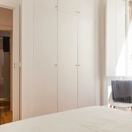 Cozy 1st Floor Flat Chiado District With Balconies And Ac 19th Century Building Apartment *