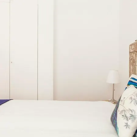 Cozy 1st Floor Flat Chiado District With Balconies And Ac 19th Century Building Lisbon