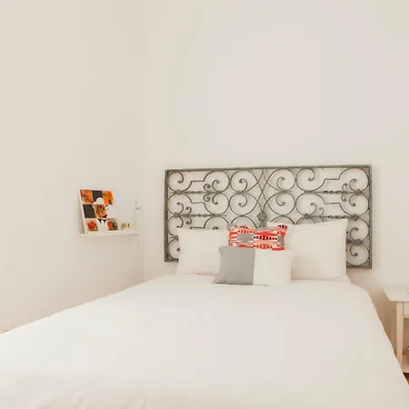 Cozy 1st Floor Flat Chiado District With Balconies And Ac 19th Century Building Apartment *