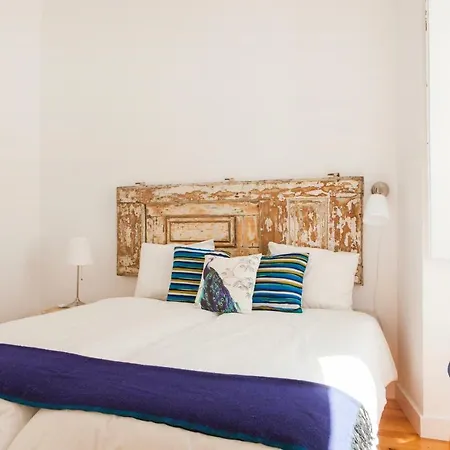 Cozy 1st Floor Flat Chiado District With Balconies And Ac 19th Century Building Apartment Lisbon
