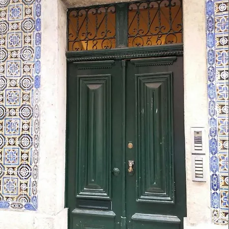 Cozy 1st Floor Flat Chiado District With Balconies And Ac 19th Century Building Apartment