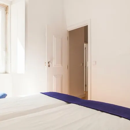 Cozy 1st Floor Flat Chiado District With Balconies And Ac 19th Century Building * Lisbon